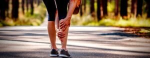 Déchirure musculaire du mollet : Symptômes, causes, traitement + Comment récupérer rapidement ?