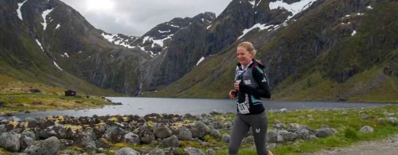 Une ultra-marathonienne suspendue 12 mois pour avoir pris une voiture pendant une compétition