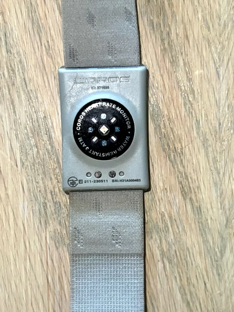Capteur de fréquence cardiaque Coros vue du capteur optique de près