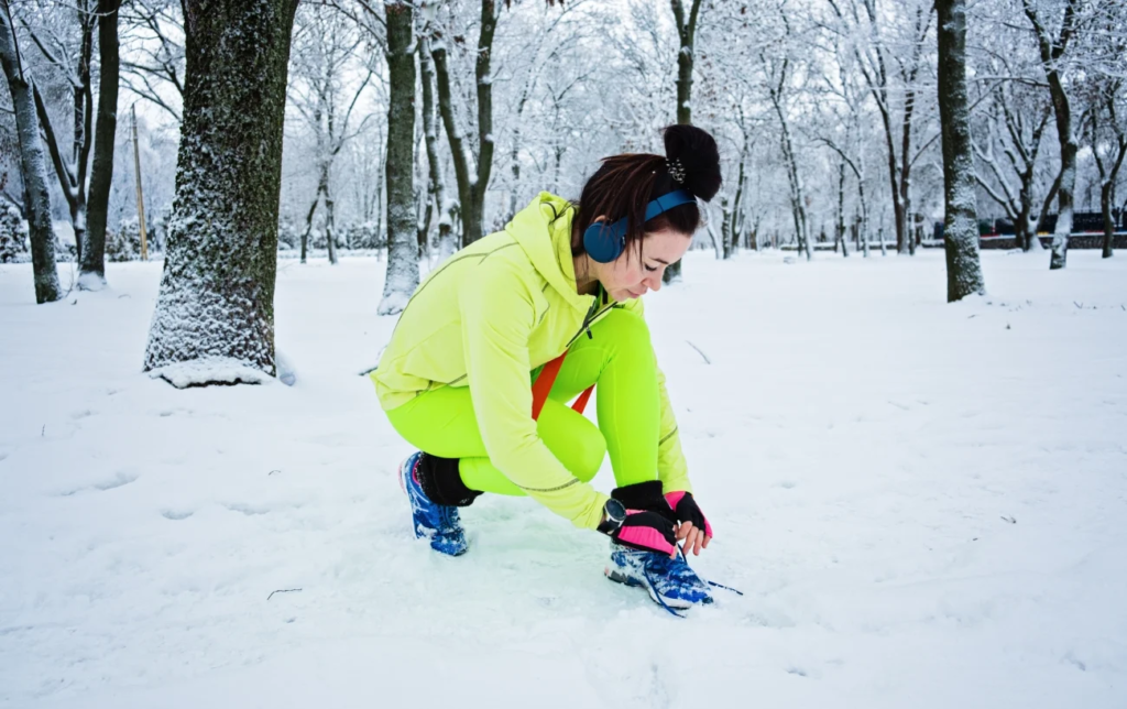 Comment bien s'habiller pour courir en hiver ? Conseils et équipements face au froid