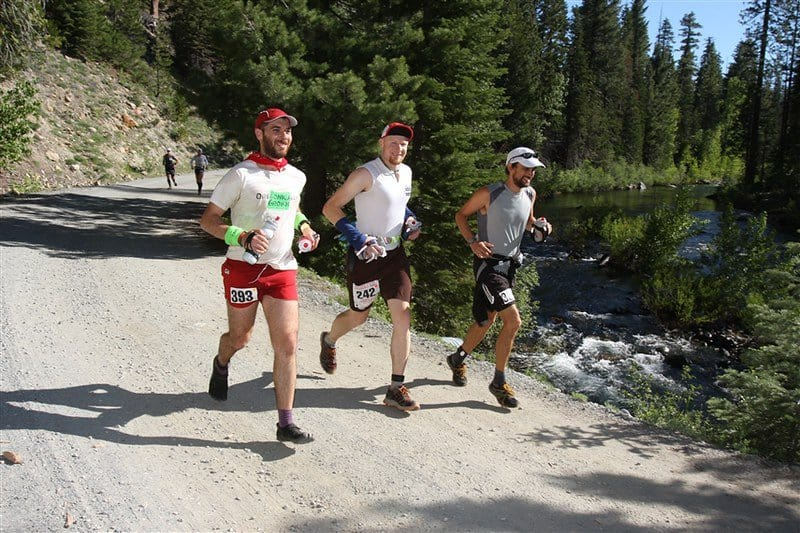 Coureurs sur le parcours de la Wester States 100