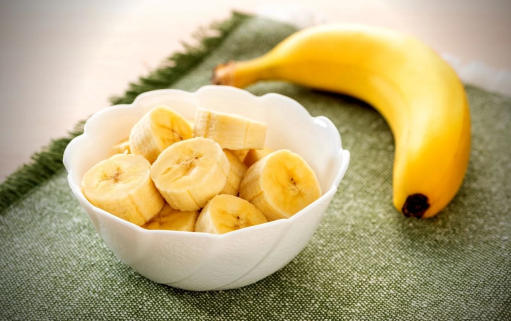 Bananes coupées dans un bol