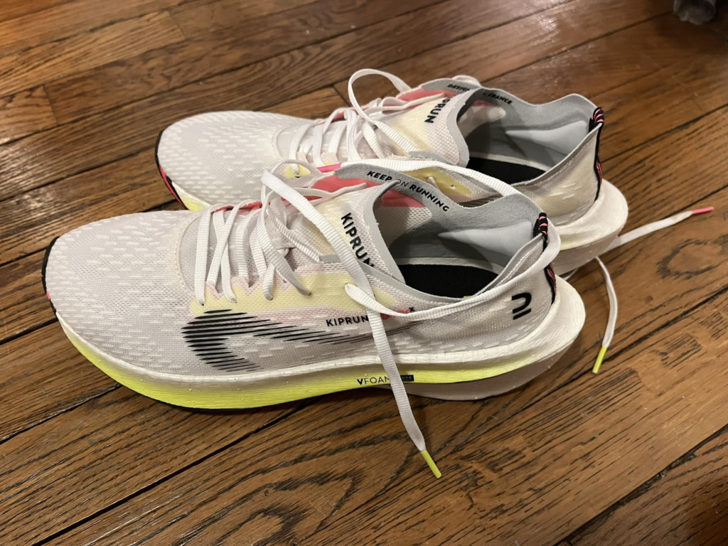 Test Kiprun KD 900 X : Chaussures à plaque carbone au meilleur rapport qualité / prix ?