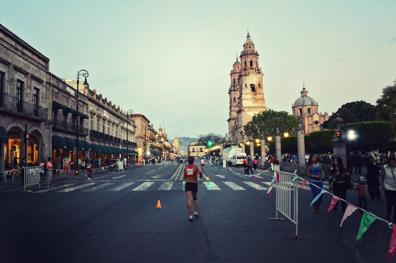 Pourquoi la distance du semi-marathon est-elle de 21,0975 km ?