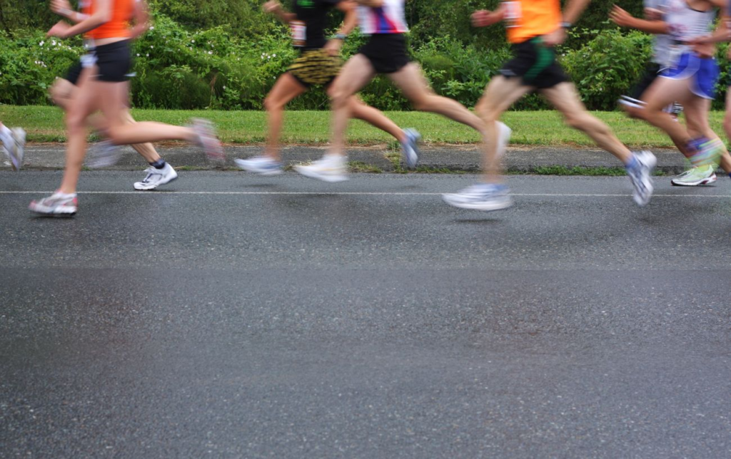 Courir 10 km en 1 heure : Les conseils de pro pour battre son record personnel