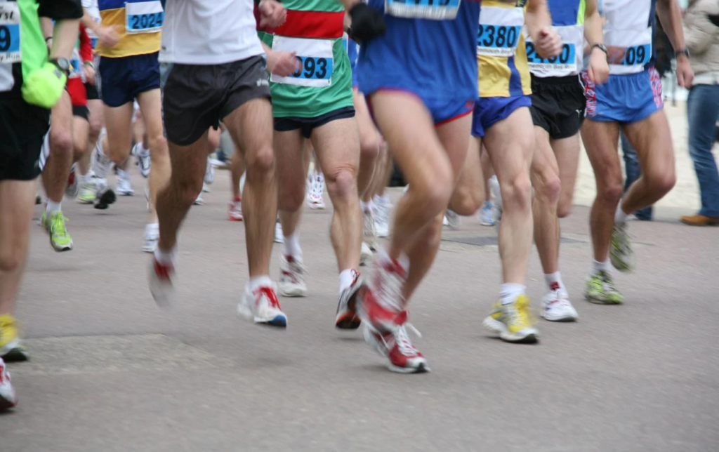 Peloton de coureurs pendant un marathon