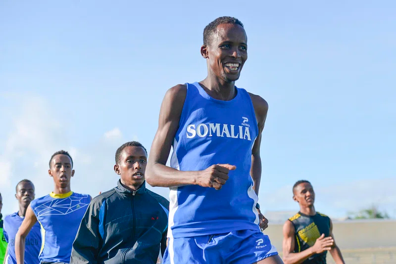Des coureurs somaliens s'&eacute;chauffent avant leur s&eacute;ance d'entra&icirc;nement de course &agrave; pied