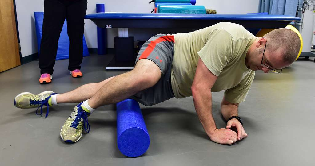 Massage de la cuisse et du TFL avec un rouleau de massage