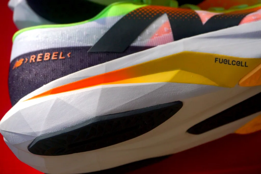 New Balance FuelCell Rebel v4 vue de côté