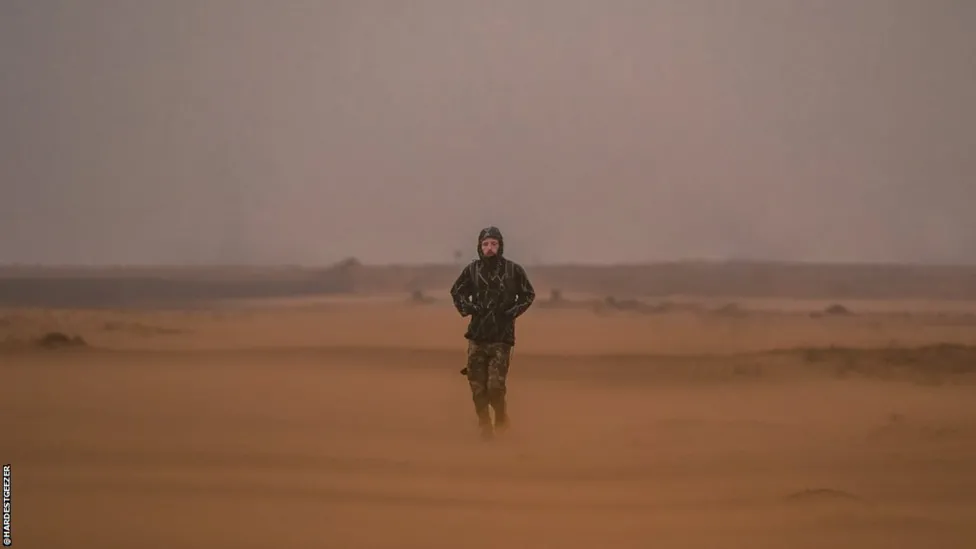 "Hardest Geezer" court dans le désert
