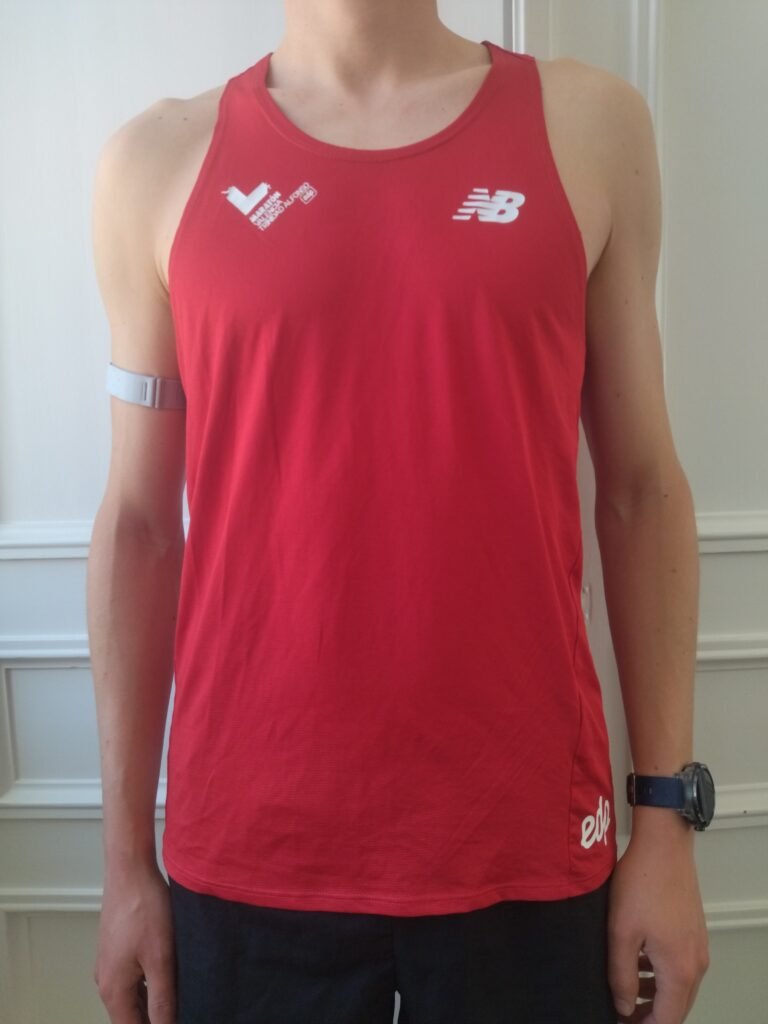 Capteur de fréquence cardiaque Coros porté vue de loin