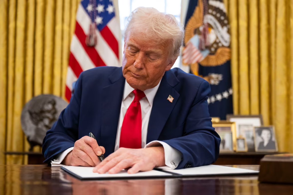 Trump signe la loi qui interdit les trangenres dans le sport