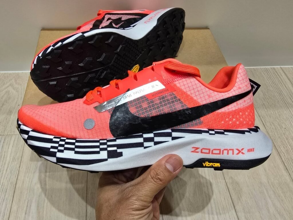 Nike Ultrafly Trail vue de c&ocirc;t&eacute;